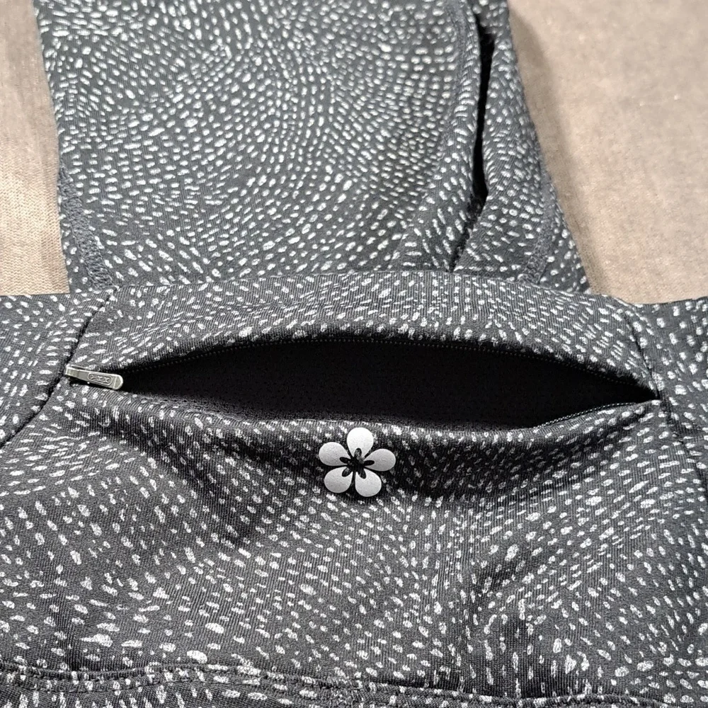 Tuff Athletics Black Silver Speckle Swirls Yoga Capris Leggings VG+ L - Picture 7 of 8